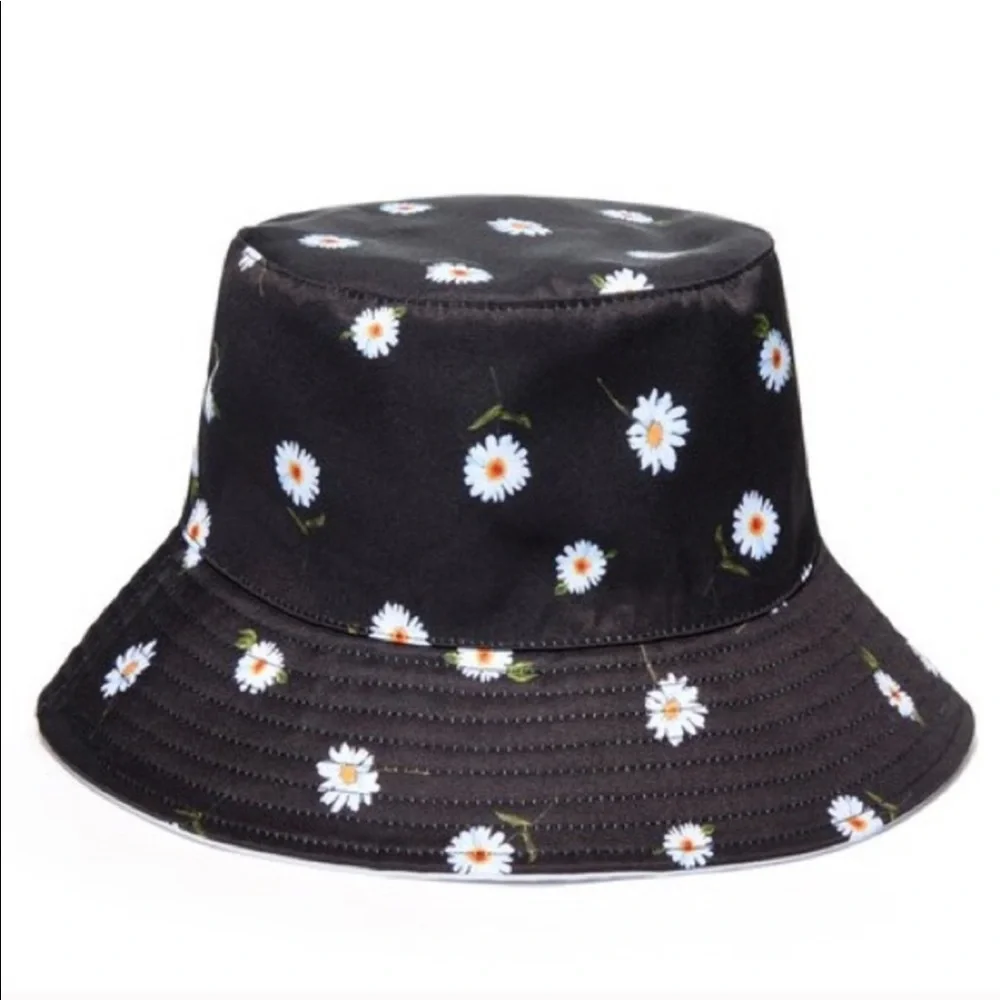 NWT Alice & Olivia Reversible Bucket Hat Daisies - Picture 2 of 5